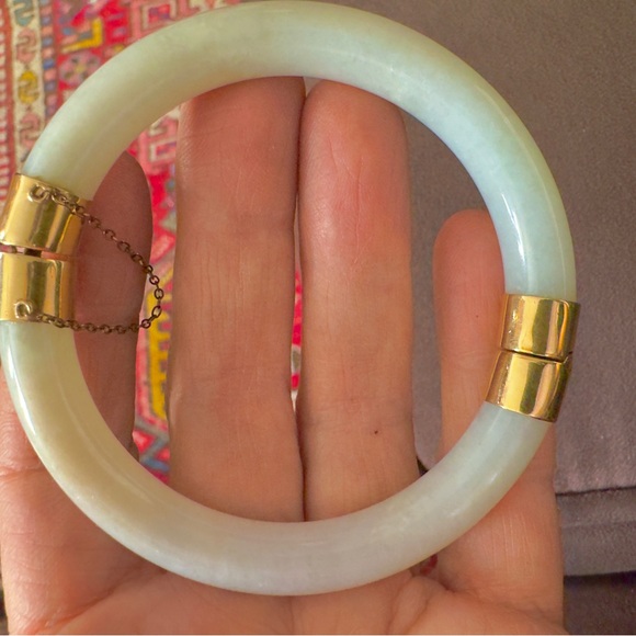 14k Vintage Jadeite hinge bangle bracelet - Picture 4 of 8